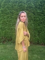 Lounge set in mustard green - Image 2